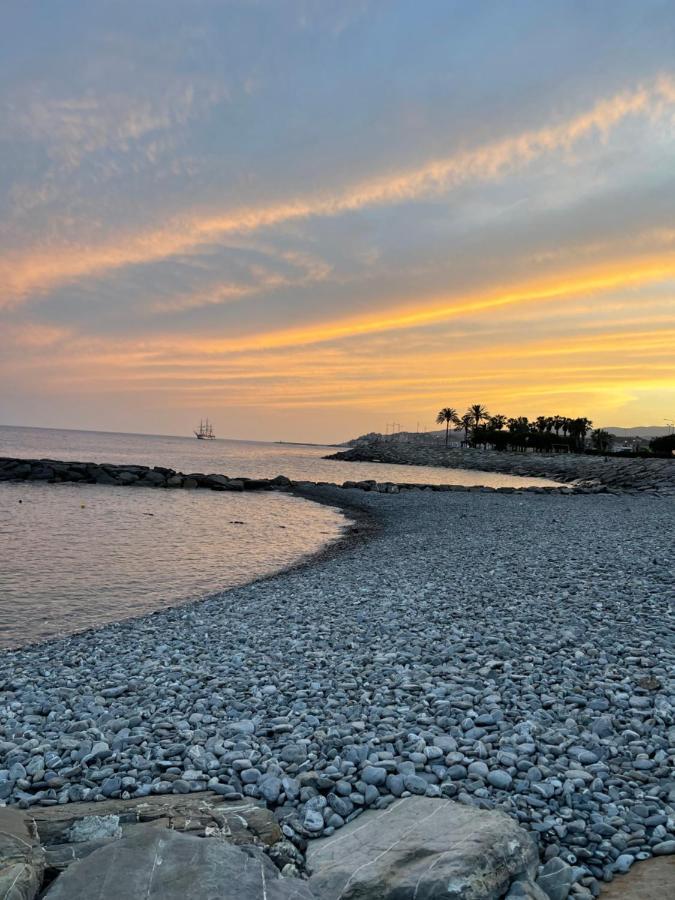 Casa Vacanza A 100 Metri Dal Mare Imperia Eksteriør bilde